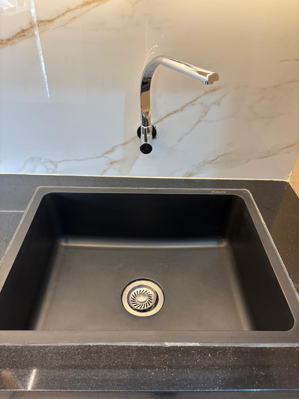 Descaled Granite Sink & Chrome Tap Detailing
